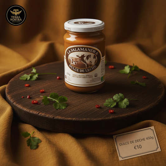La Salamandra Dulce de Leche 450g jar displayed on a Terra Nostra wooden serving board
